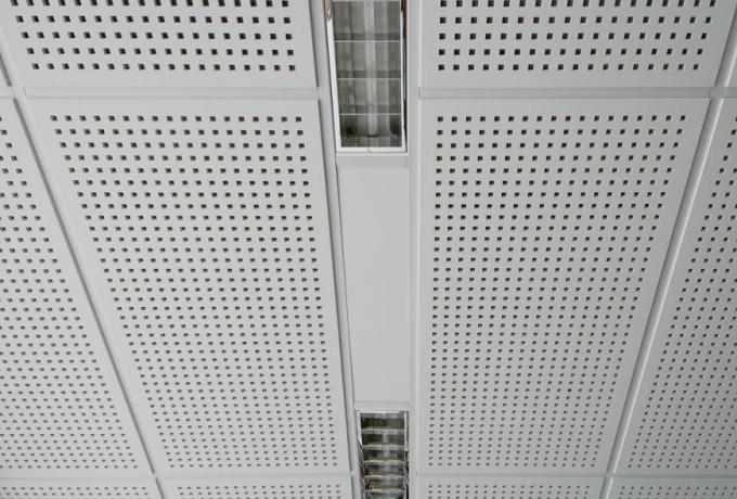 音響の天井は円形/角目のためのシートのパーホレーション機械をタイルを張ります