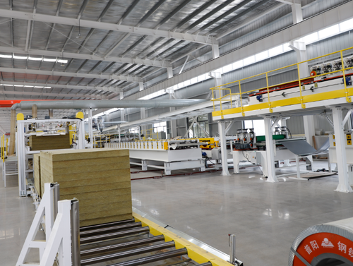 最新の企業ブログについて Hebei Greens Launches Stone Wool Sandwich Panel Production Line with 3-15 m/min Continuous Output