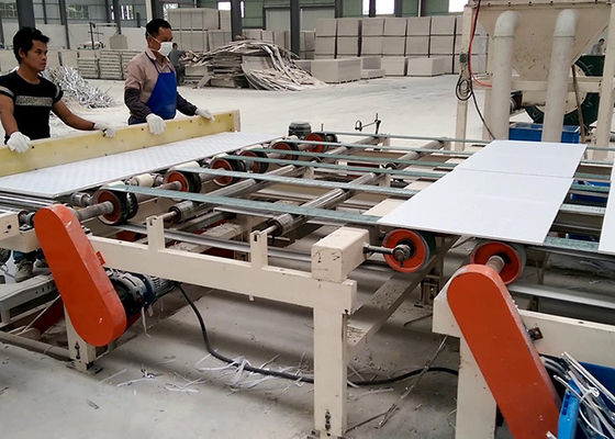 良い価格 PLCはSheetrockポリ塩化ビニールそしてアルミ ホイルの倍の側面の薄板になる機械を制御しました オンライン