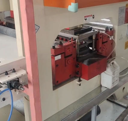 カスタマイズされたフルオートマチックボード穴あきパンチングマシン