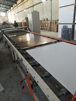 フル オートの二重側面のPlasterboardポリ塩化ビニールの天井の放出機械