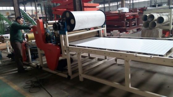 良い価格 有名なブランドの中国のビニールの建築材料ポリ塩化ビニールのフィルムのラミネーション機械植物 オンライン
