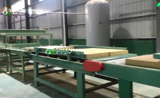 1200-2400mmの板幅,80-200kg/m3の密度,精度のPLC制御の自動ロックウールパネル製作機械