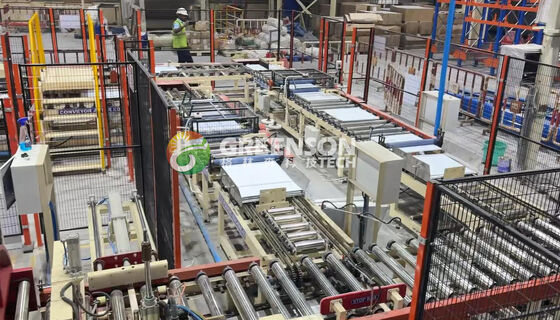 良い価格 15m/minラミネート速度と自動ボード供給機能を備えた、石膏天井板切断用全自動ラミネート機 オンライン