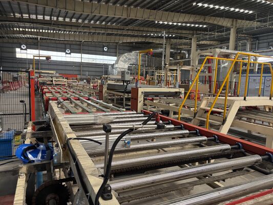 良い価格 1300mmの効果的なラミネート,PLCシステム,年間2〜600万平方メートルの生産能力を持つ,ジプスボードのための自動PVCラミネートマシン オンライン