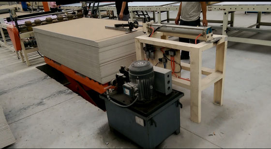 Plasterboardポリ塩化ビニールの薄板になる機械のための専門の自動パネルの送り装置