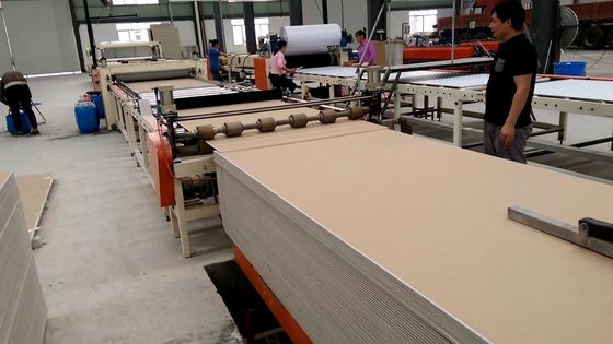 カルシウム ケイ酸塩板アルミ ホイルの薄板になる機械380Vの50HZ頻度